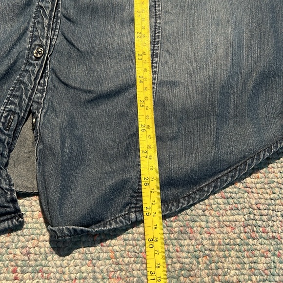 EUC Ladies size 0 jeans shirt from Maurice’s - Picture 8 of 10